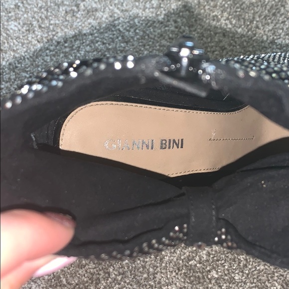 Heels - Picture 5 of 7